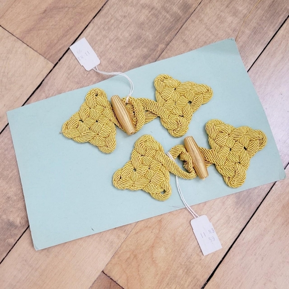 Vintage Mustard Cheerleading Coat Buttons - Picture 1 of 3